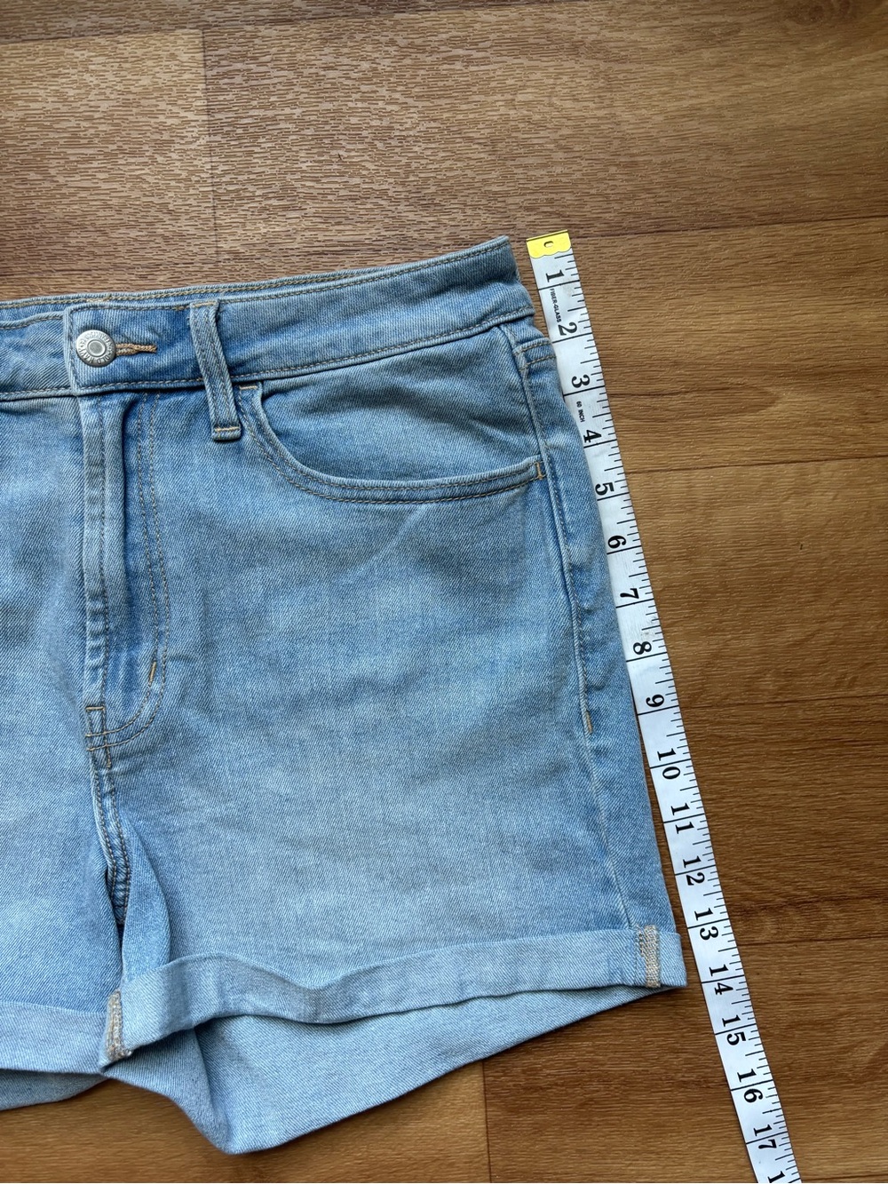 Old Navy Light Blue Denim Roll-Cuff Women's Shorts - Picture 6 of 9